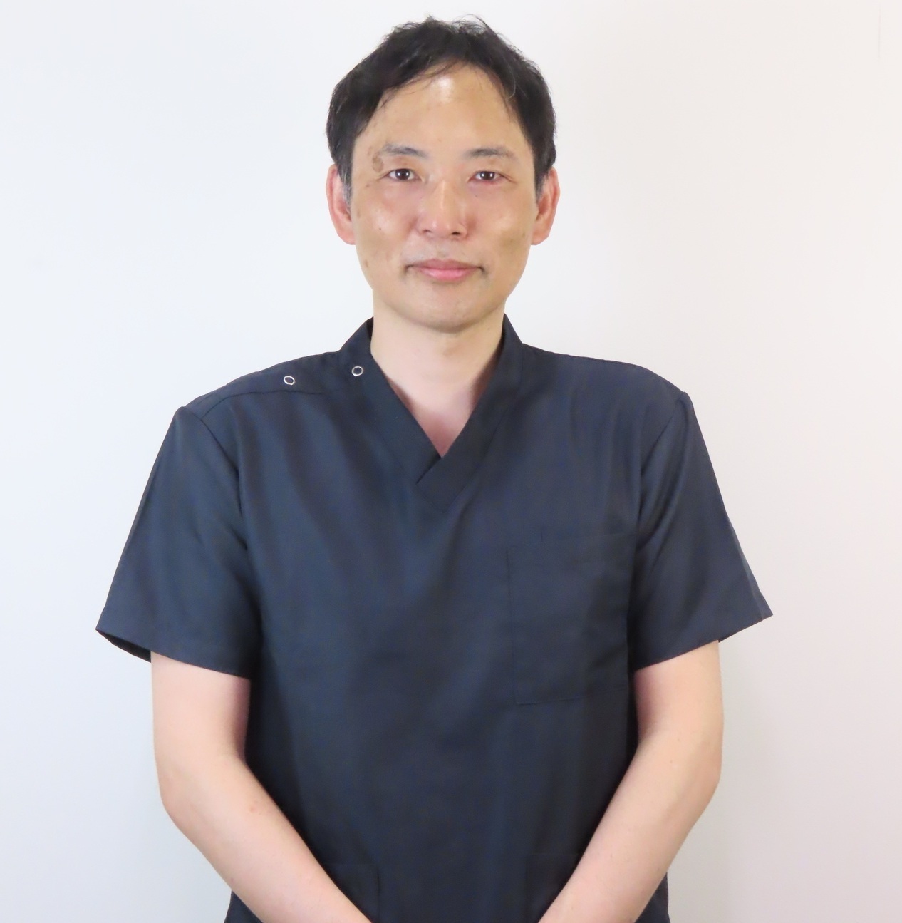 姫路市で背中の痛みや張りを関節から確認する鍼灸整骨院一心堂の院長