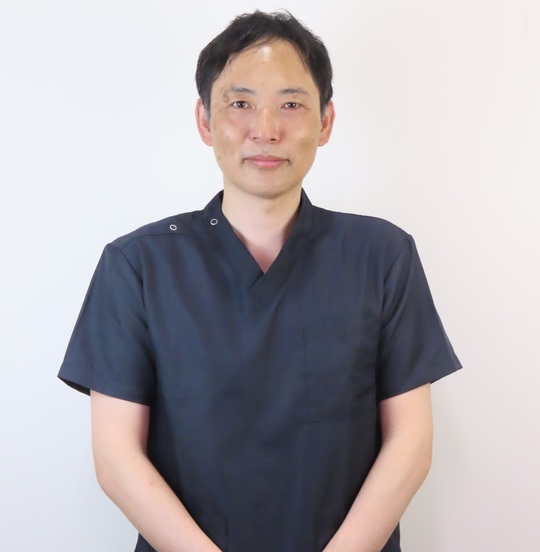 姫路市で背中の痛みや張りを関節から確認する鍼灸整骨院一心堂の院長